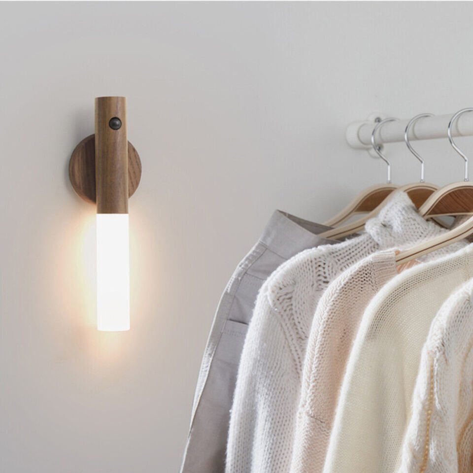 НАСТІННИЙ ЛІХТАРИК З ДАТЧИКОМ РУХУ